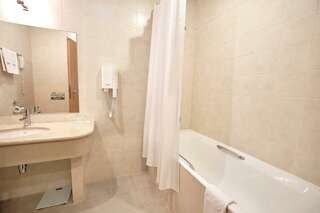 Гостиница Татьяна Прованс Звенигород Номер люкс с 1 двуспальной кроватью (мансарда)-4